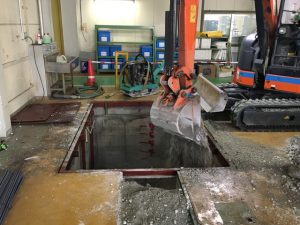 工場メンテナンス　ピット埋戻し