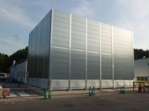 工場メンテナンス　防音壁