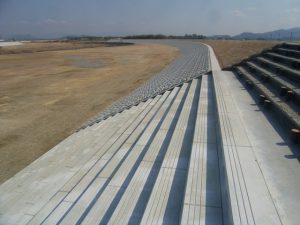 土木工事　河川張ブロック