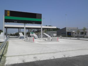 土木工事　高速道路料金所